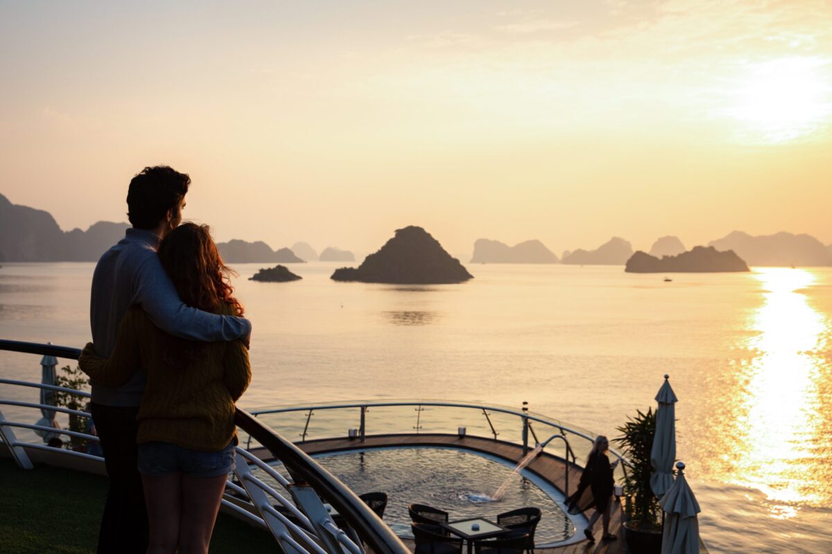 Should I Book Halong Bay Cruise In Advance For My Journey? 4 Stellar of the seas
