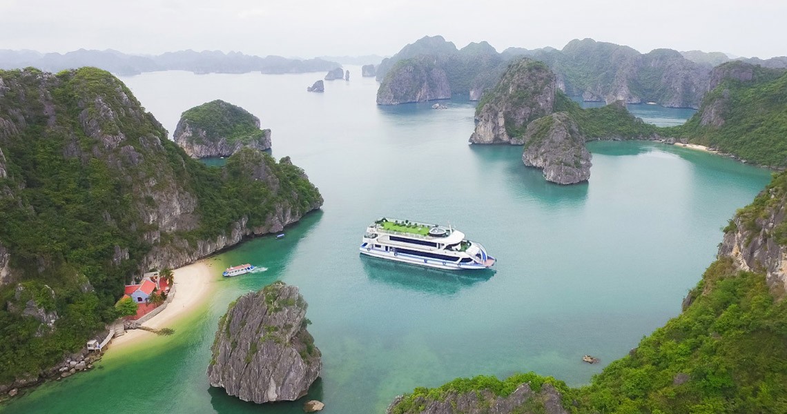 Ban Chan Beach: Discover the "Hidden Foot" of Bai Tu Long Bay 4 Vera Halong bay cruises