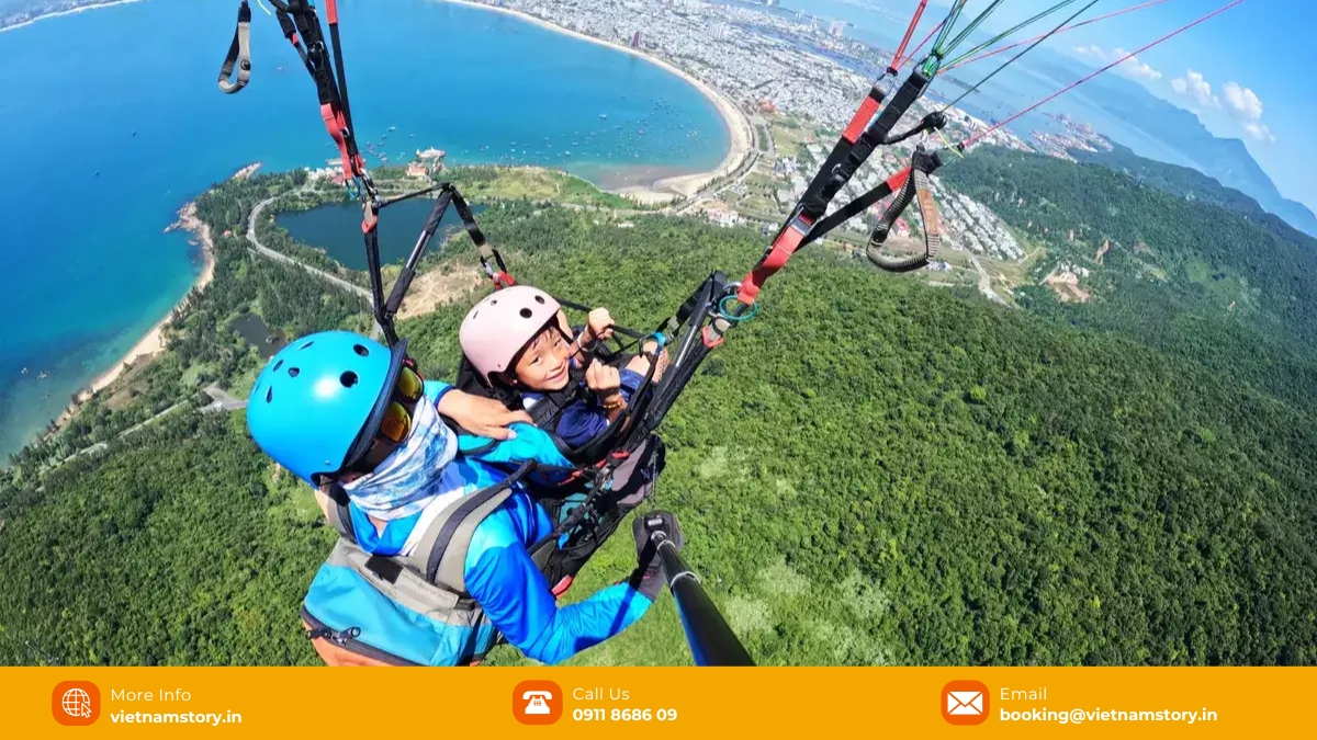 Paragliding in Da Nang: An adrenaline guide to Son Tra's sky views 4 Enjoy the beautiful panoramic view of the city while paragliding