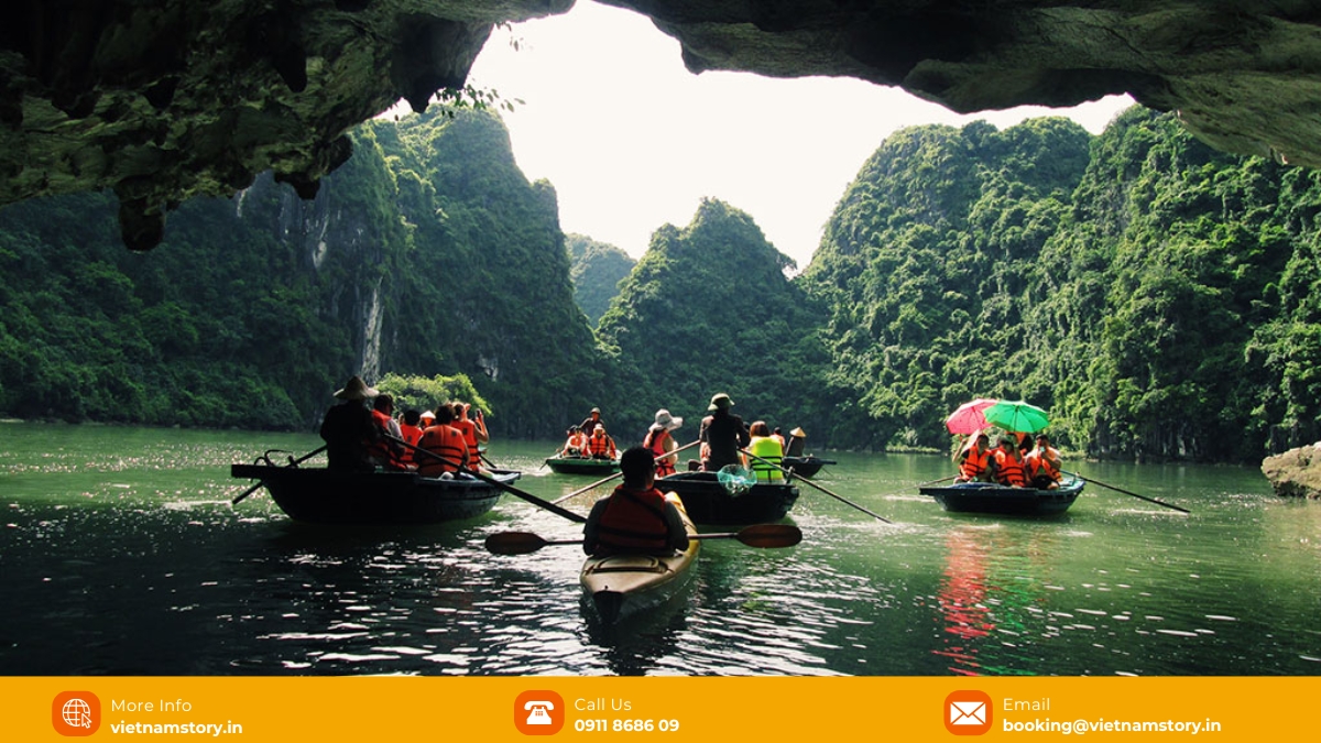 Halong Weather March: Your Comprehensive Spring Awakening Guide 4 Visitors can choose a package tour to discover this beautiful cave conveniently