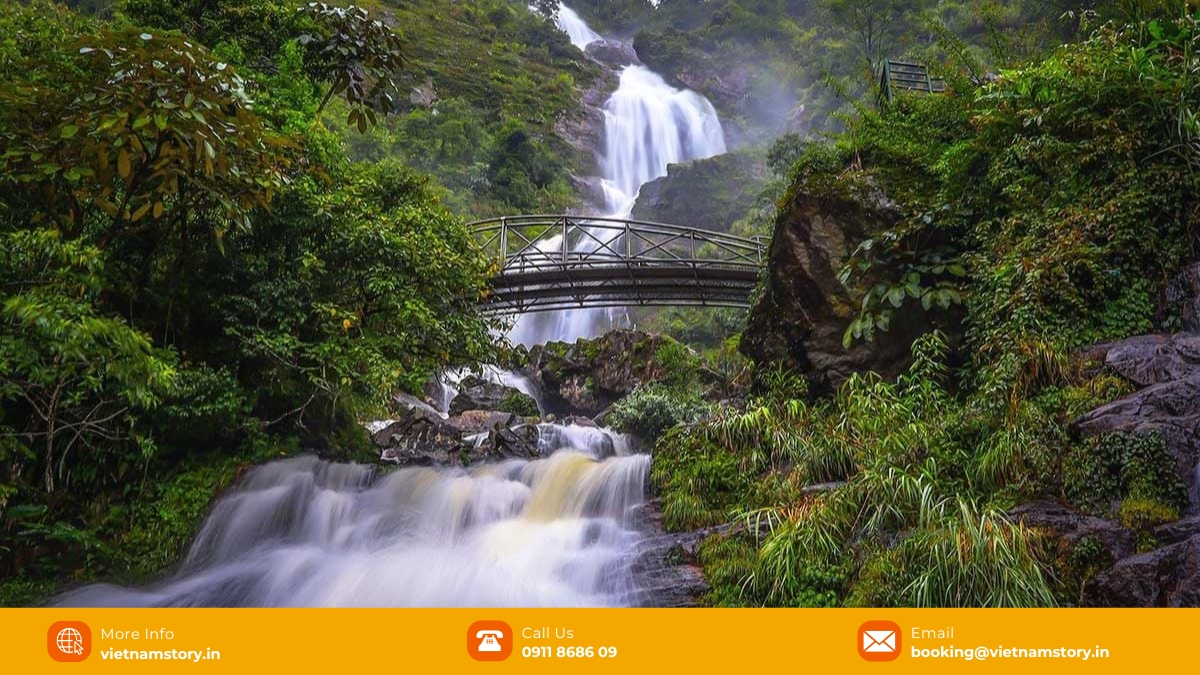 Silver Waterfall Sapa: Discover the "White Dragon" of Sapa 3 The amazing natural setting at Silver Waterfall Sapa